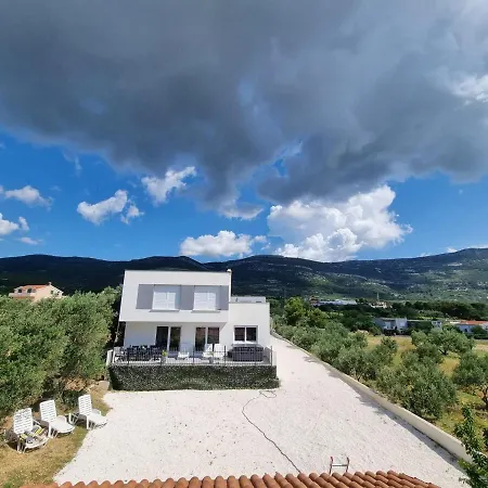 Holiday home Lea Kastel Novi