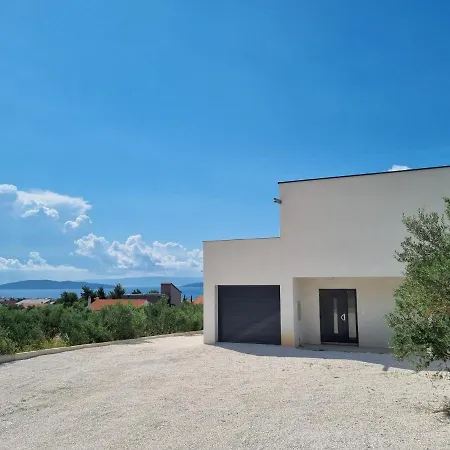 Lea Kastel Novi