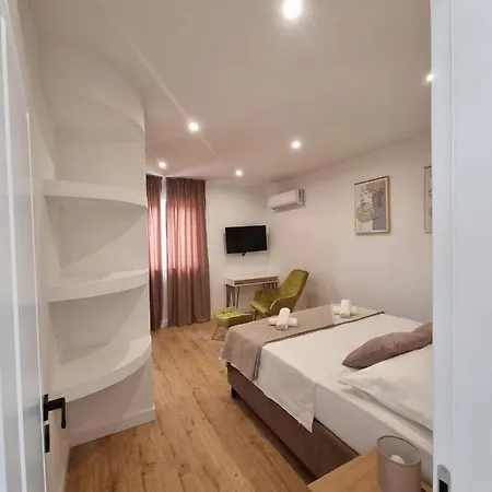 Lea Holiday home *